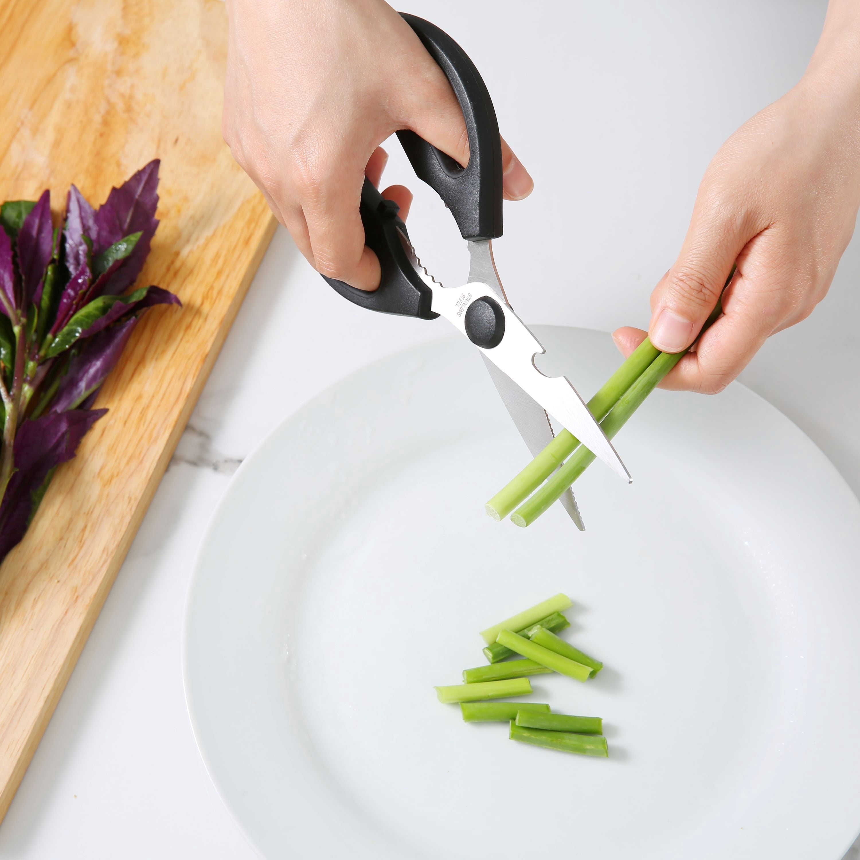 Mainstays Black Handle Stainless Steel Multi-Purpose 8.6in Kitchen Shears - Image 5